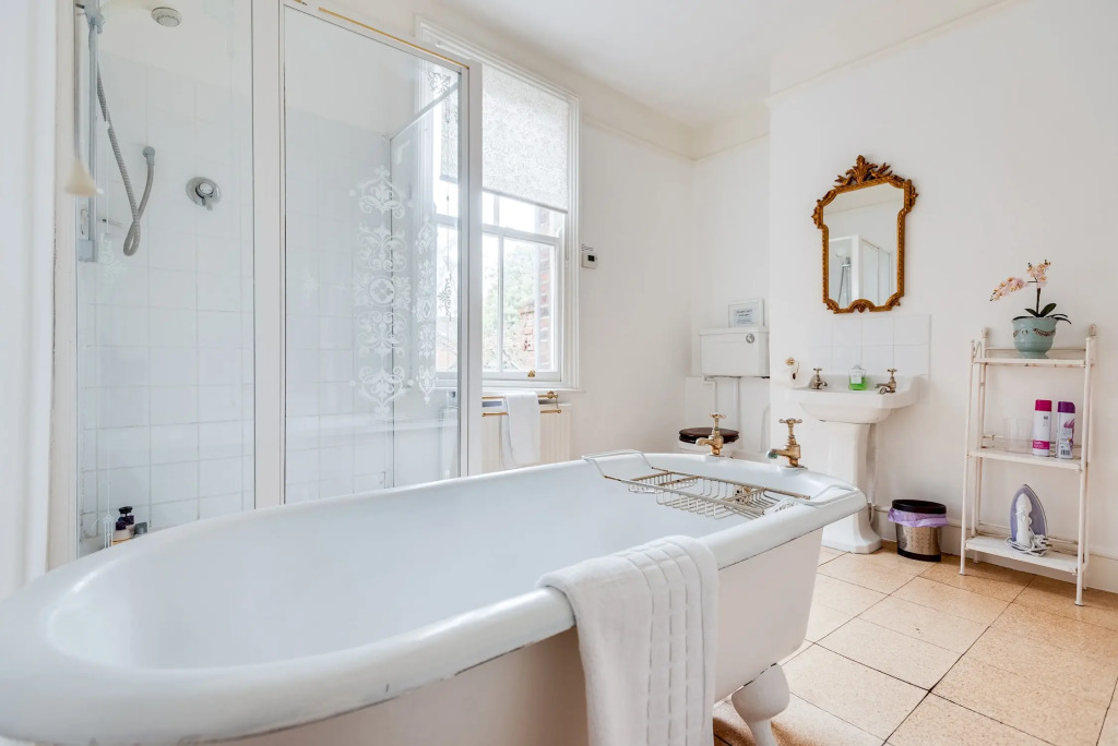 The Walton House spacious 3-Bedroom Jericho House close to City Centre
