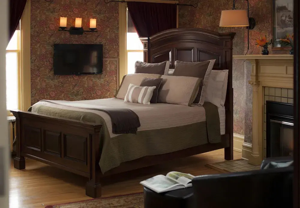 A G Thomson House Duluth Bed and Breakfast