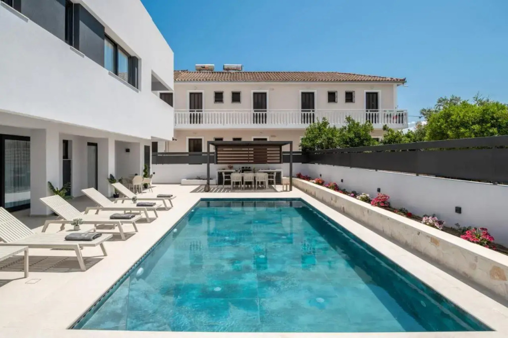 SAVVAS & MARIA PALACE