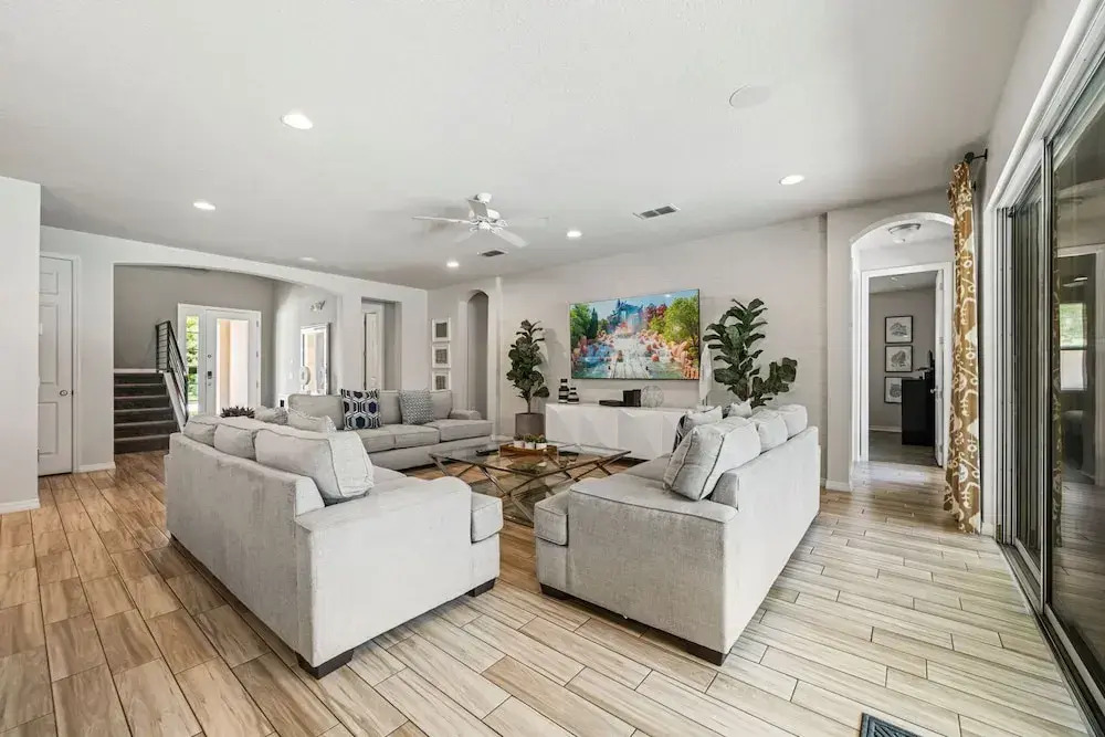 Spacious Home w/ Private Pool/spa! Sleeps 21