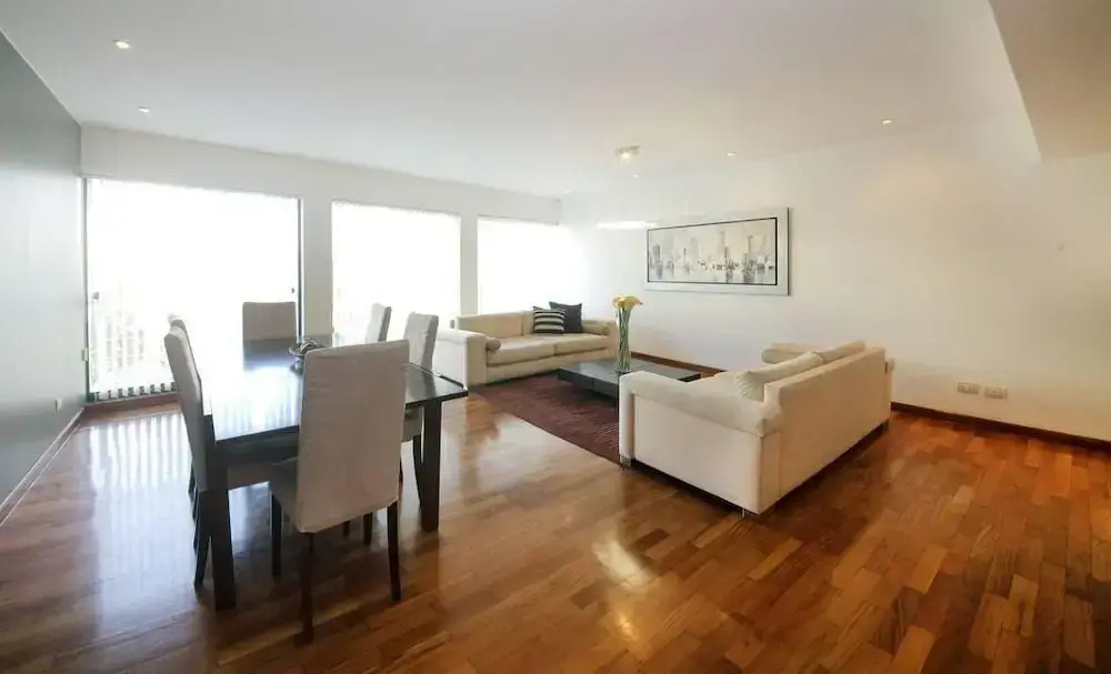 Great Location Walking Distance to Larcomar and Wong
