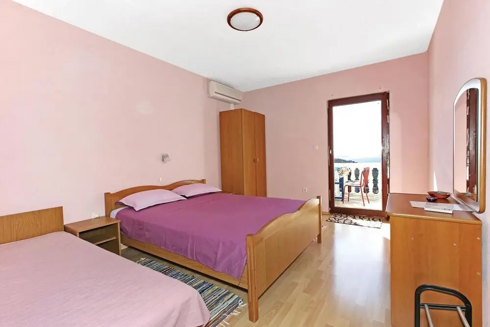 Amazing Apartment in Primosten With 1 Bedrooms and Wifi