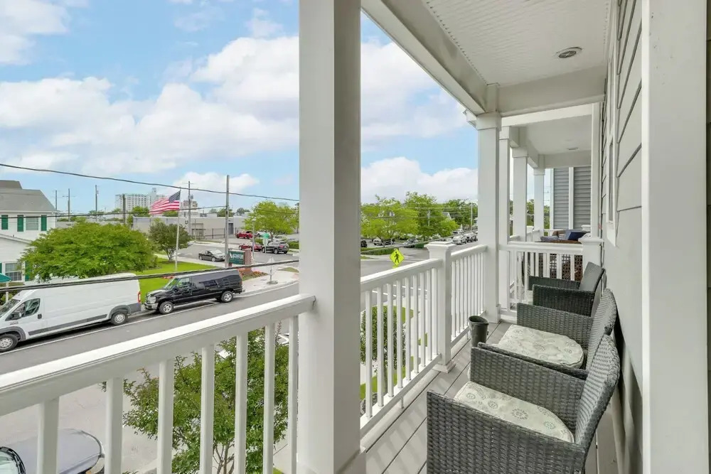 Walk to Ocean: Group Getaway in Virginia Beach!