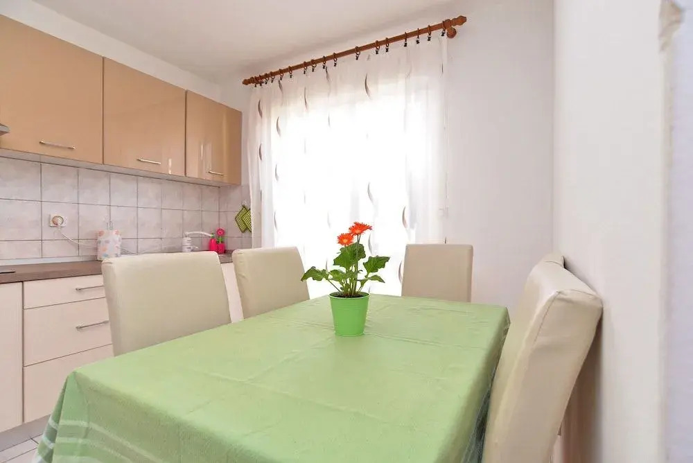 Apartment 1098