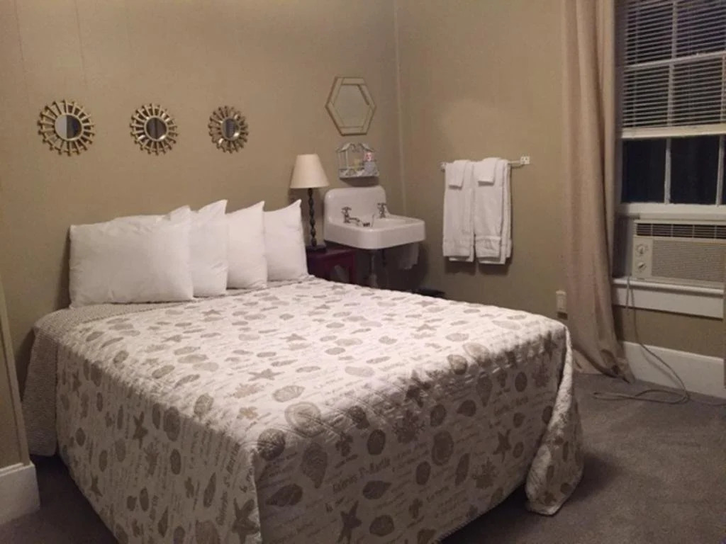 The Lakeview Inn & Cottages