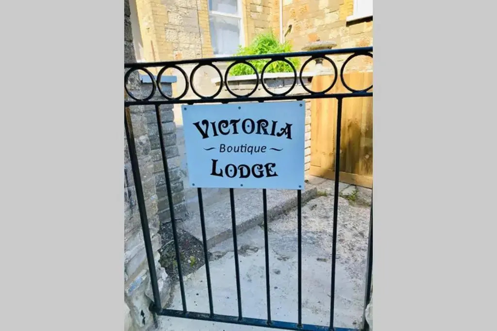 Victoria Boutique Lodge 'Edith' Sea View and Garden Apartment