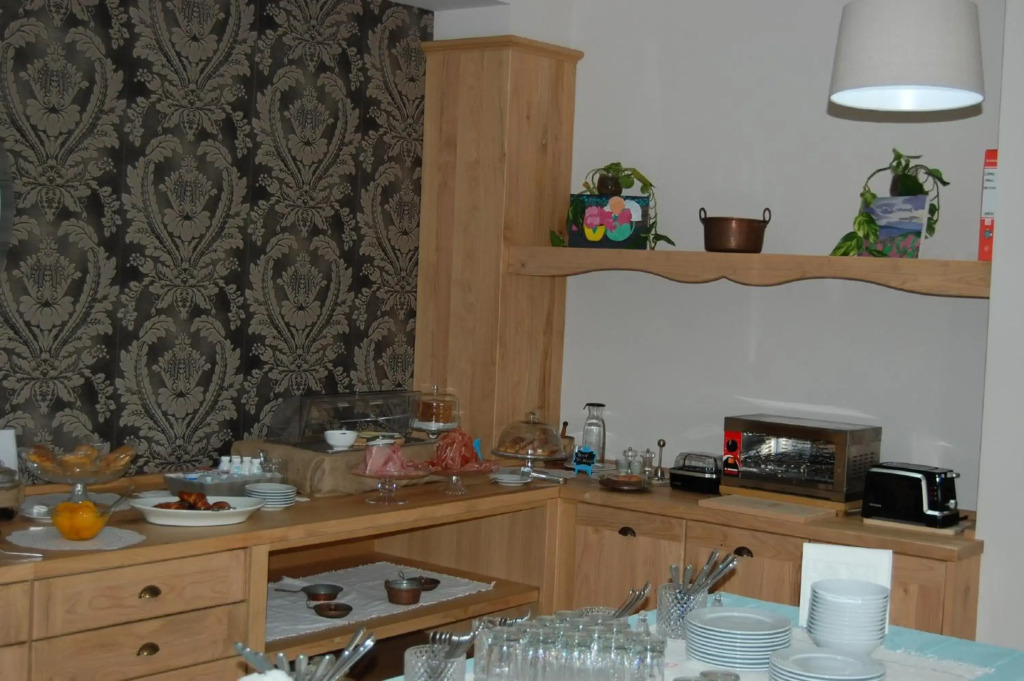 Giga Hotel