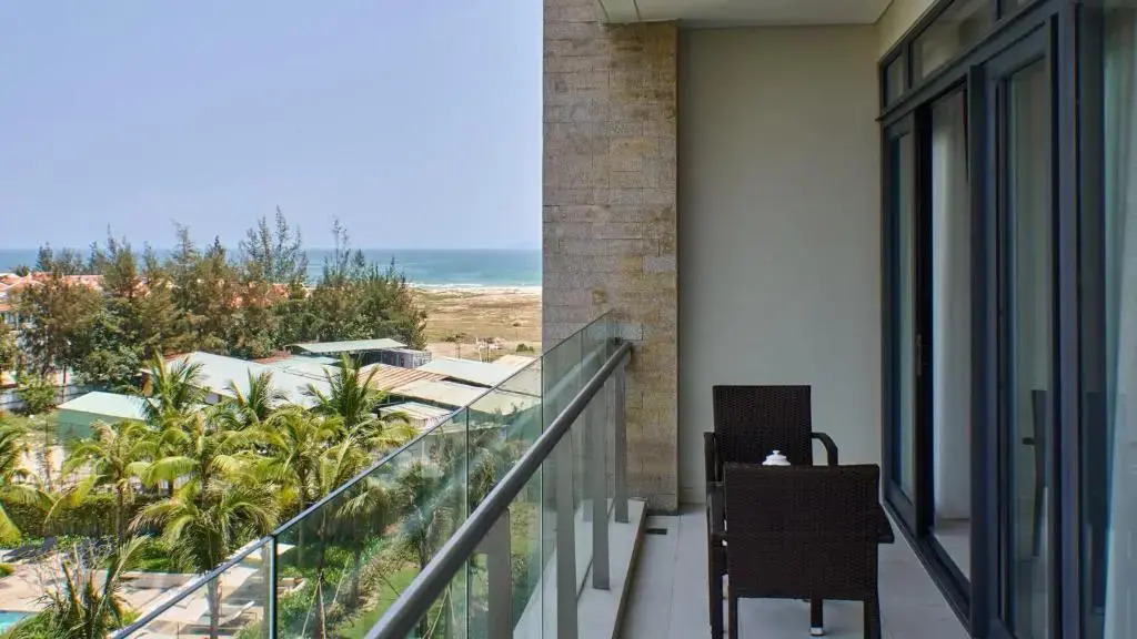 4 Season Apartments