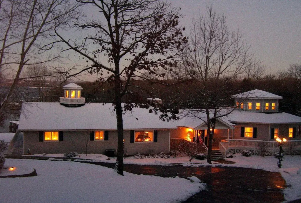 Anchor Inn on The Lake Bed and Breakfast