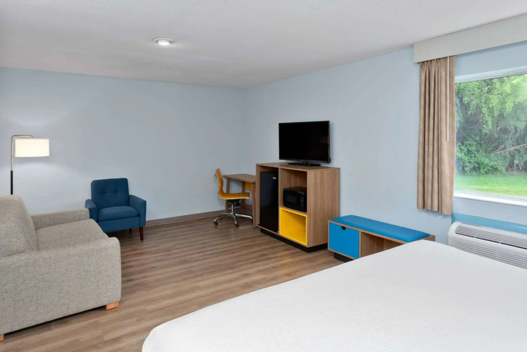 Days Inn & Suites by Wyndham Siler City