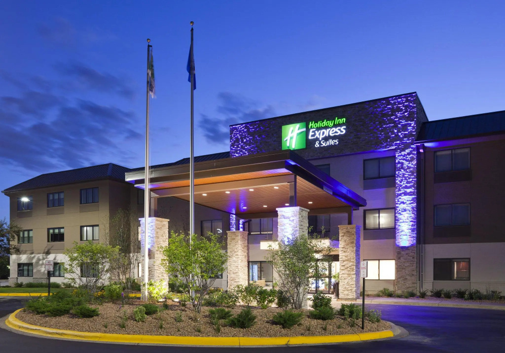Holiday Inn Express & Suites Minneapolis - West End by IHG
