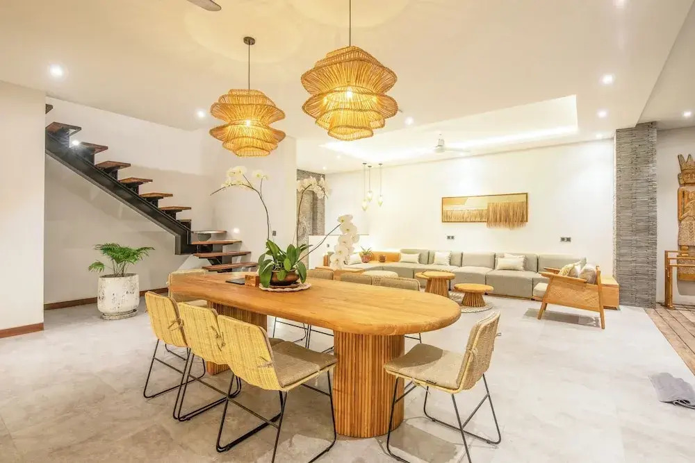 Coastal Comfort: Cozy 4BR Villa, 5 Min Walk to Finns Beach