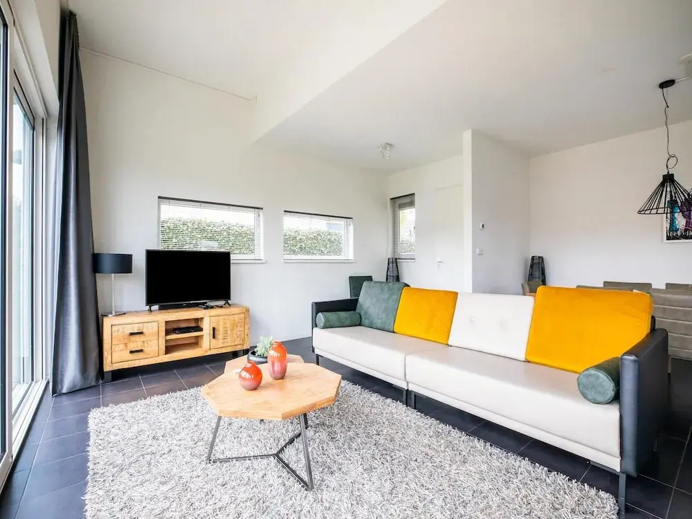 Modern Villa with Large Garden by the Water with Hot Tub & Infrared Sauna