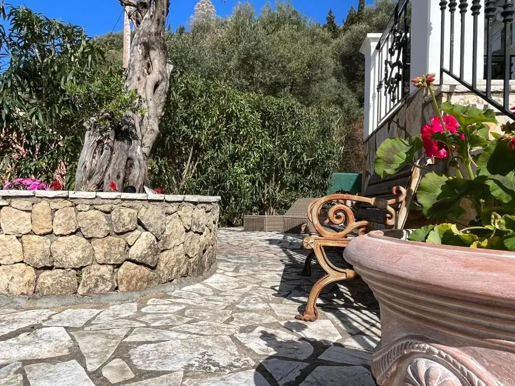 Villa Ampelaki "30 meters to beach"