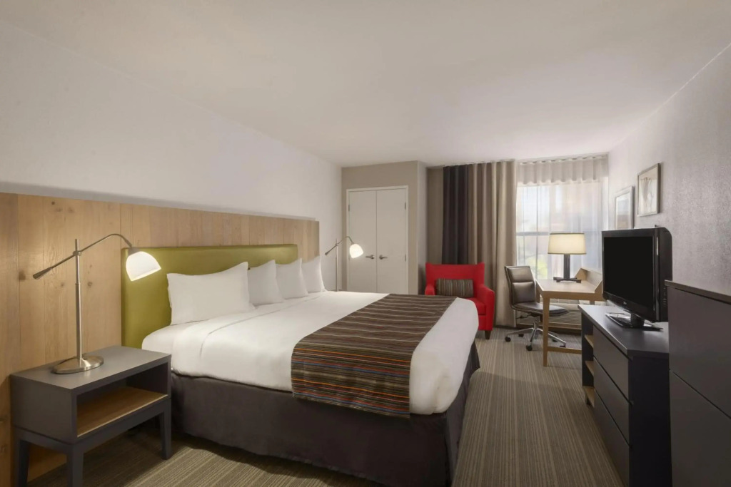 GreenTree Inn & Suites Phoenix Sky Harbor