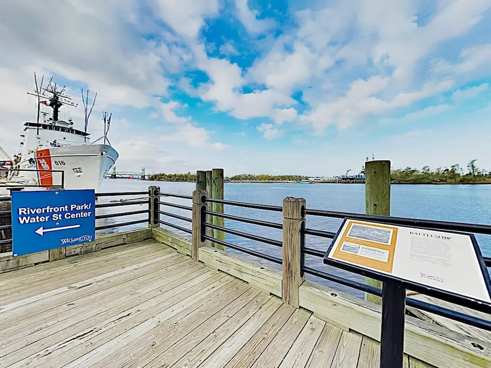 New Listing! 9th-floor River-view W/ Balcony 1 Bedroom Condo