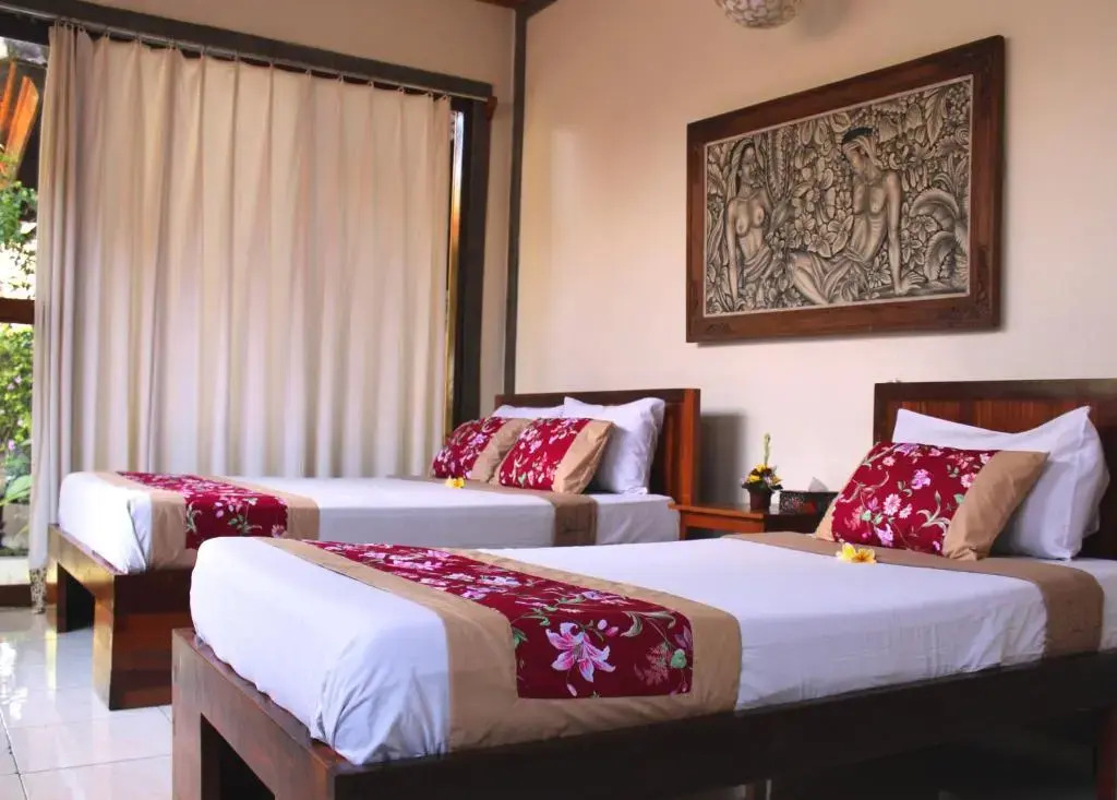 Dewa Bungalows, A Balinese House and Art Gallery