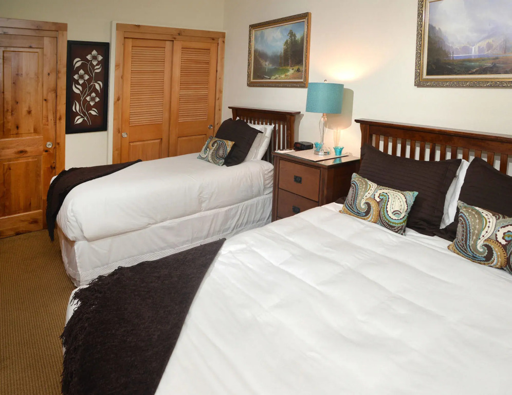 Lionshead Arcade #306 - 7 Br Condo