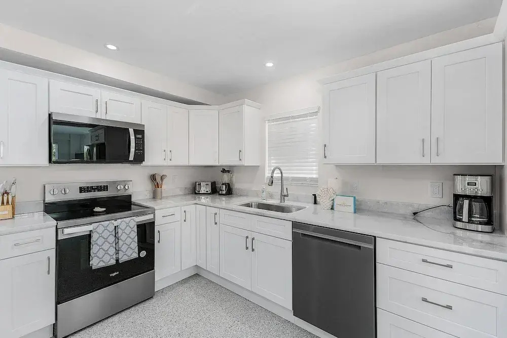 50 Seaside Stay: 4bd/3ba Duplex W/ Pool! 4 Bedroom Home