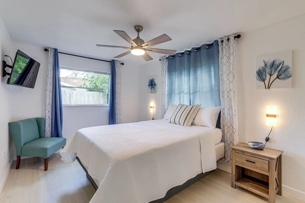 Largo Family Oasis: Private Pool & Hot Tub!