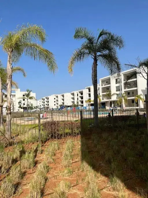 Beautiful 2beds apartment with swim pool in marina