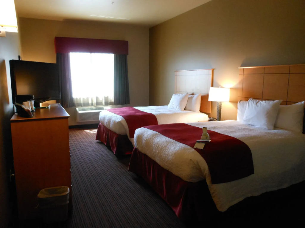 Best Western Golden Prairie Inn and Suites