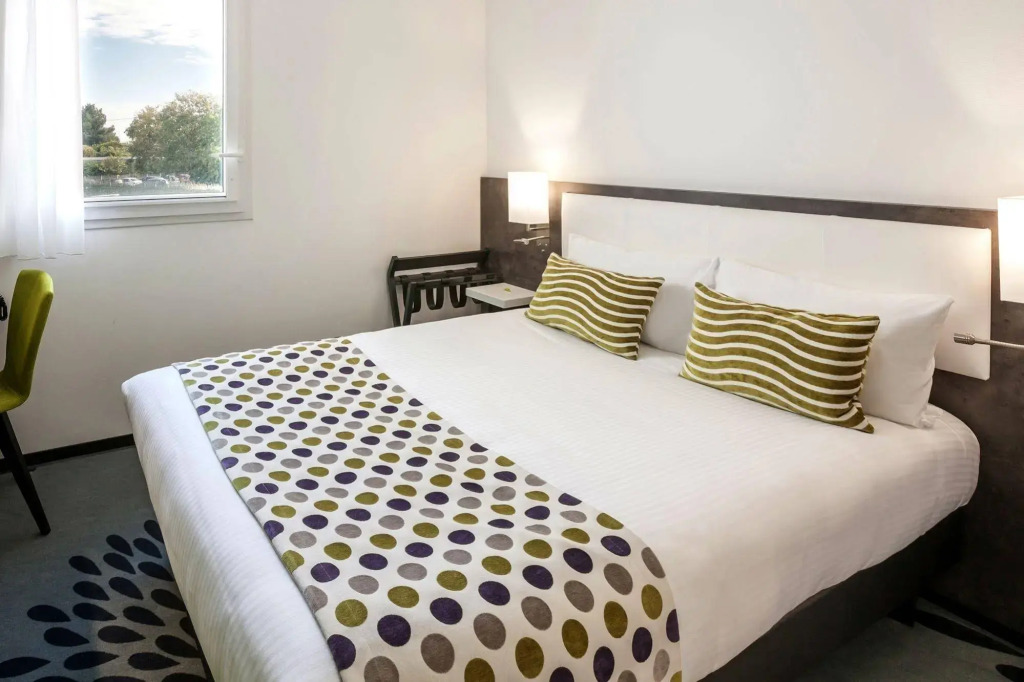 Logis Hotel Restaurant & SPA Au Comte dOrnon