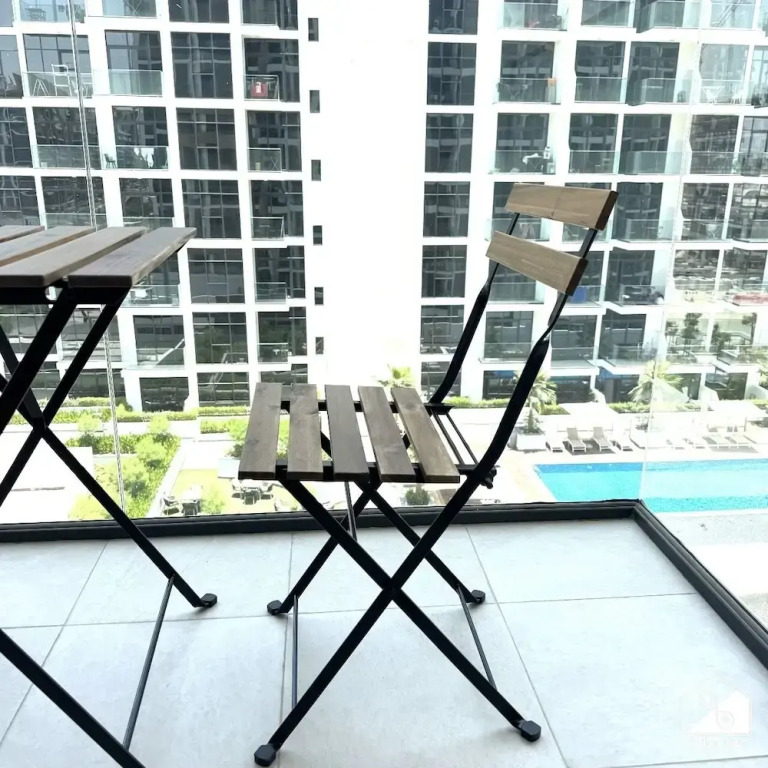 Tranquil 1BR Escape With Pool View in Meydan