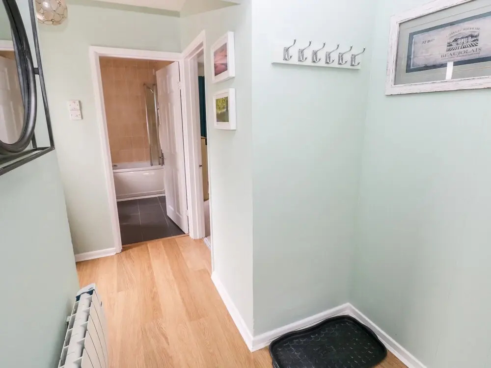 4 Hanbury Lodge
