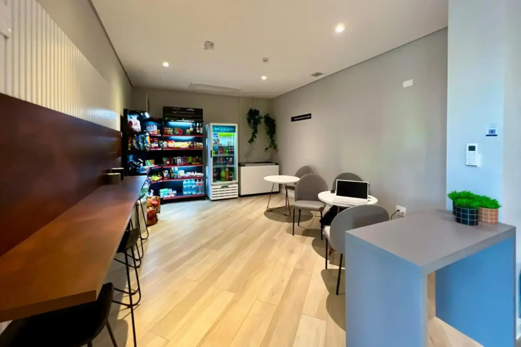 Studio novíssimo, completo e muito bem localizado