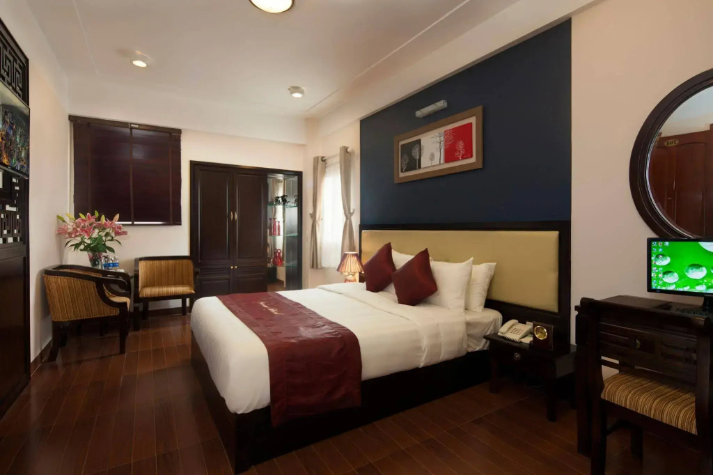 Holiday Emerald Hotel