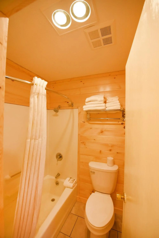 Quality Inn & Suites Mackinaw City Beachfront