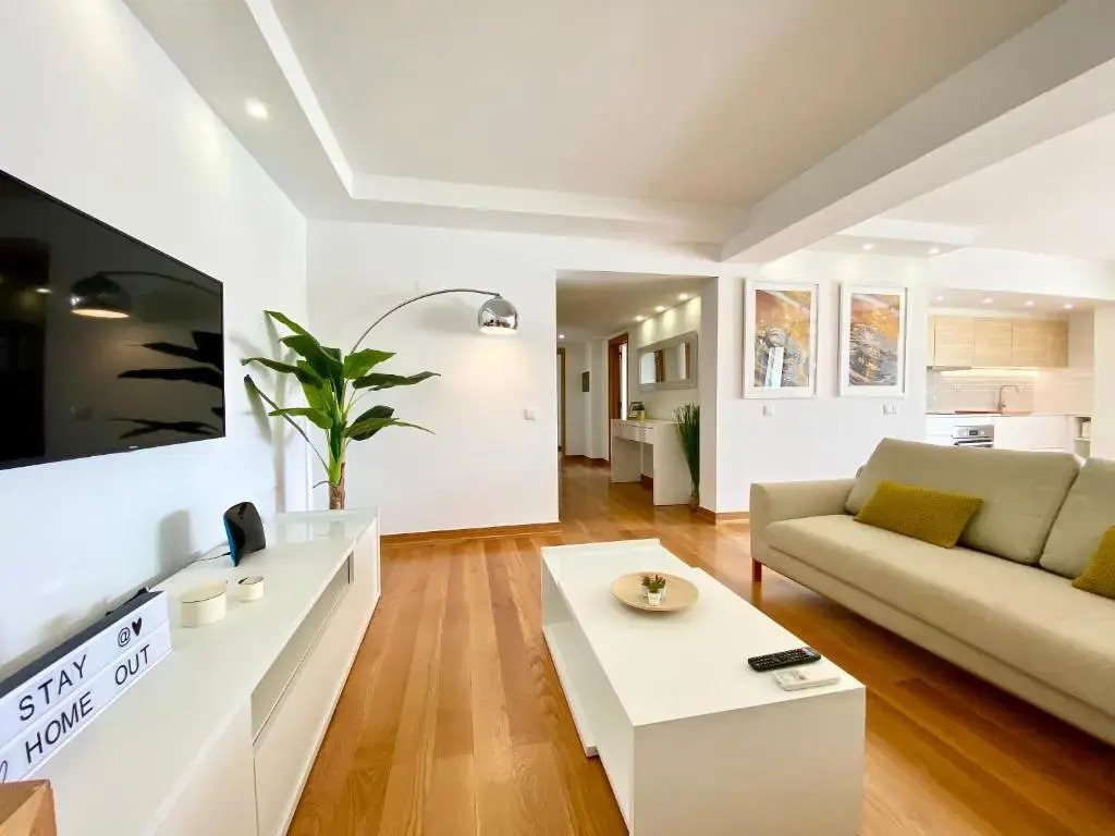 Home Out Luxury Marina Apartment - 2 Bedrooms Sea View