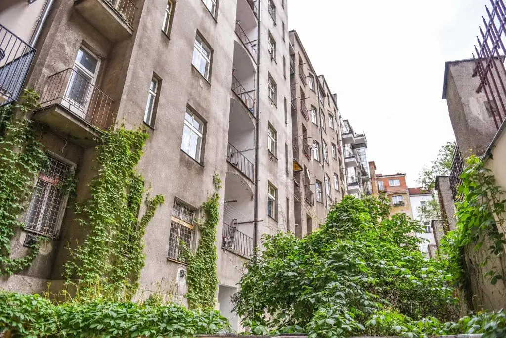 Quiet apartment in the city center with own terrace