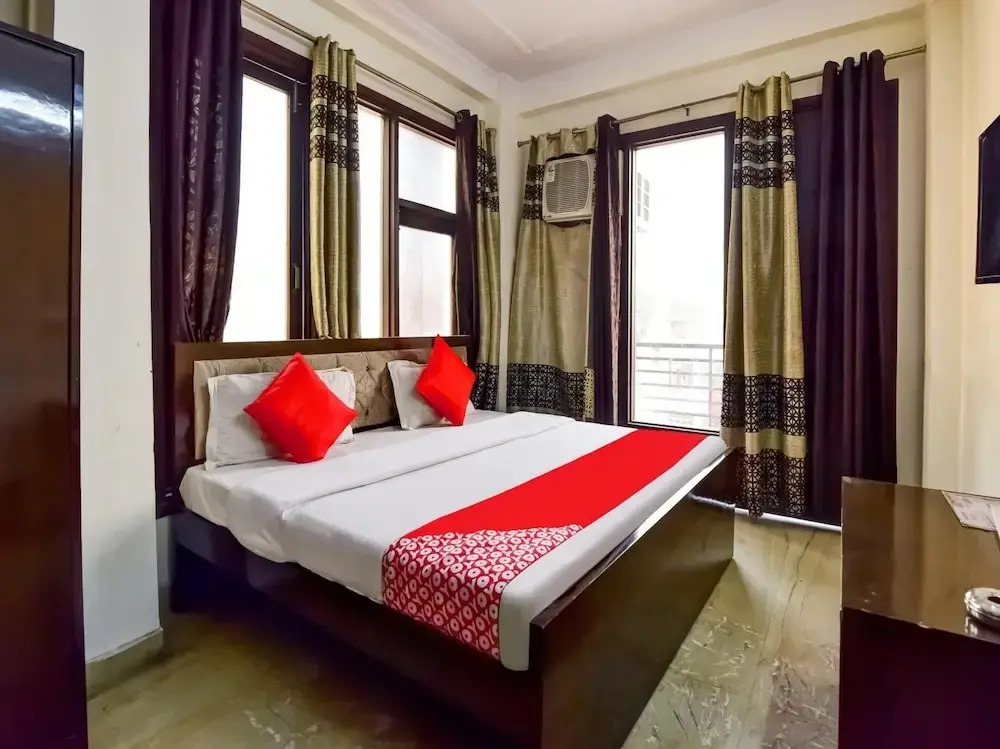 Hotel South Delhi Inn Just 10 Minute Away Form Nizamuddin Railway Station