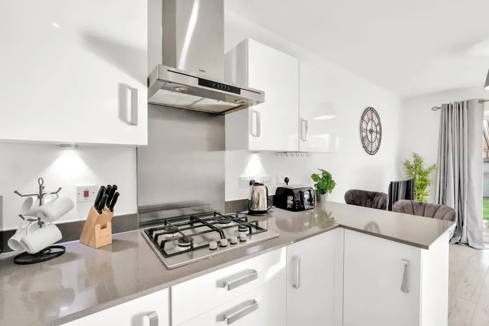 Foxherne 6 Bdrm, 3BA Hse -17