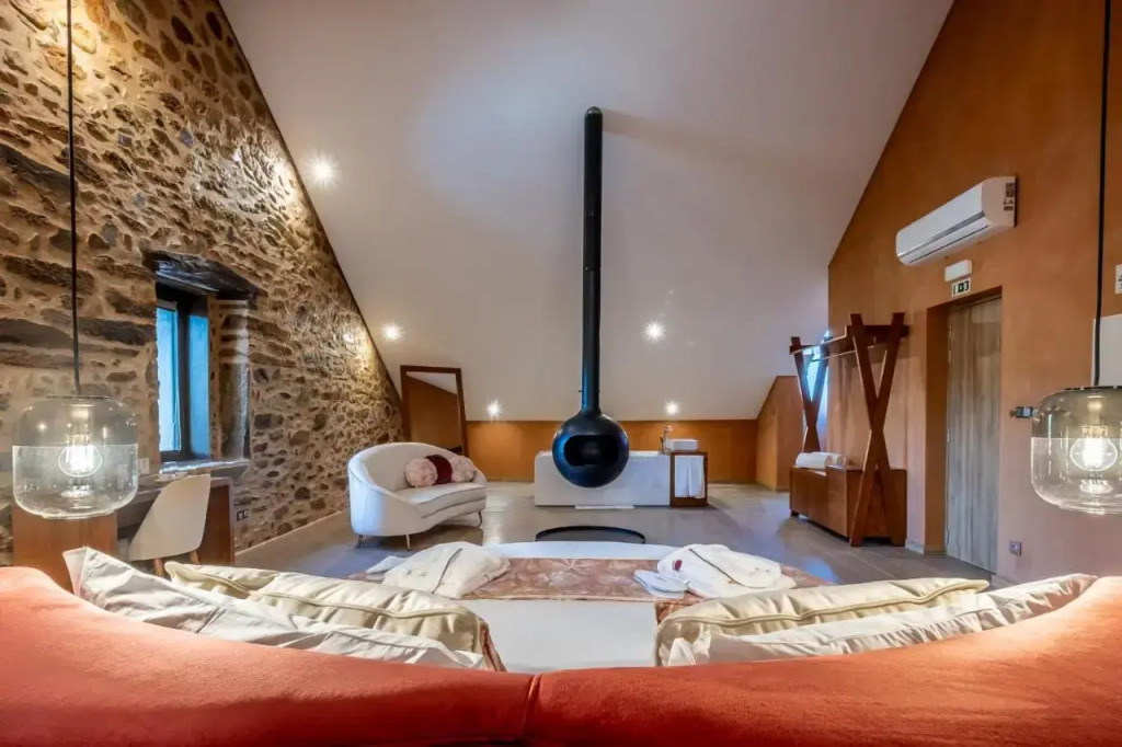 Отель Cherry Sculpture Hotel