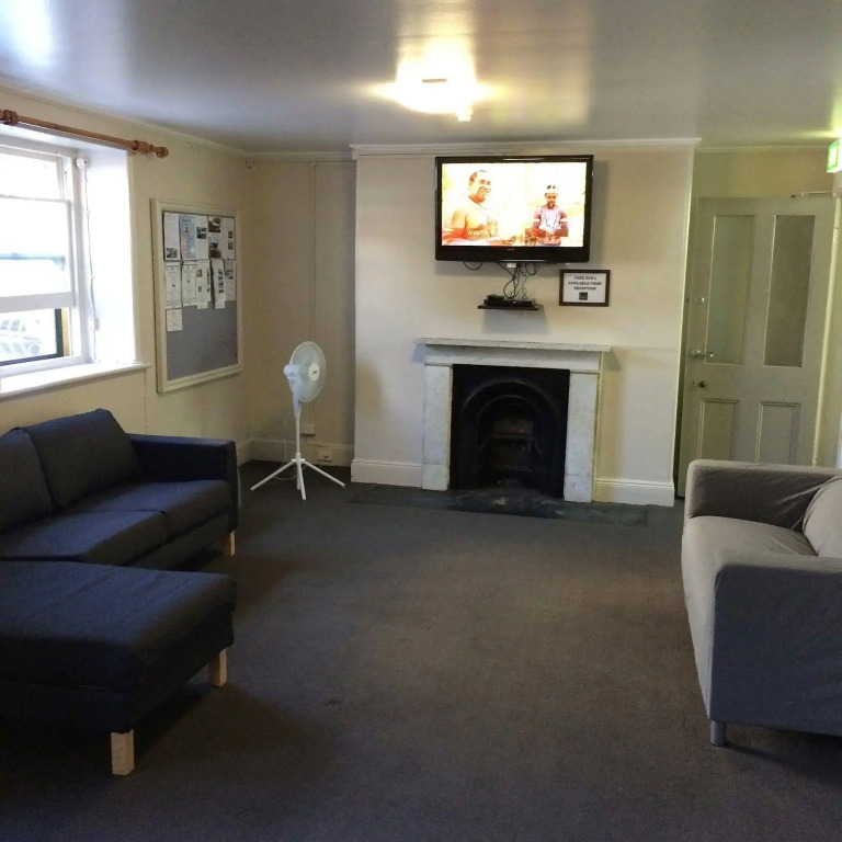 Glenelg Beach Hostel