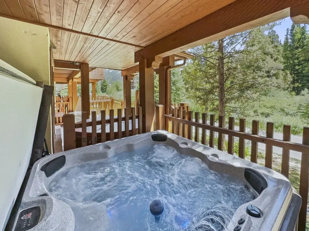 Spacious Town Home, Short Walk to Lifts, Private Hot Tub - 144C by Redawning