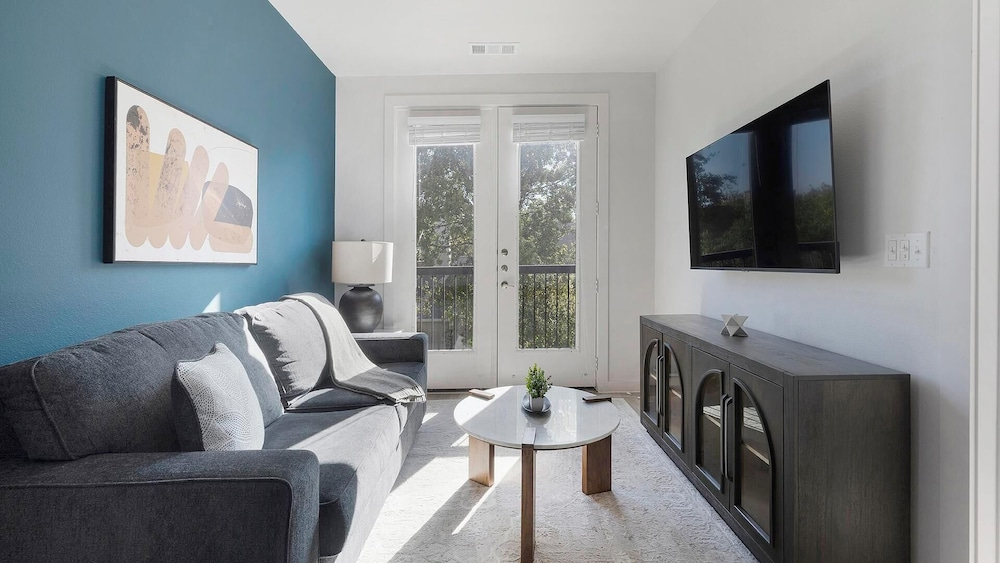Landing Apartments - South Austin