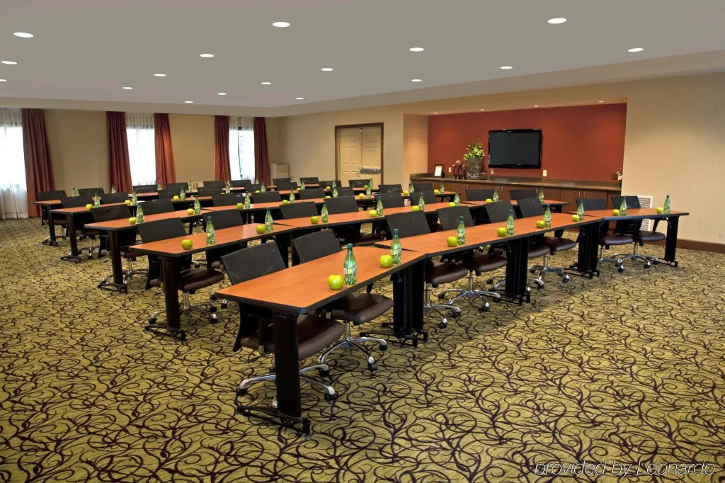 Staybridge Suites Chantilly Dulles Airport by IHG