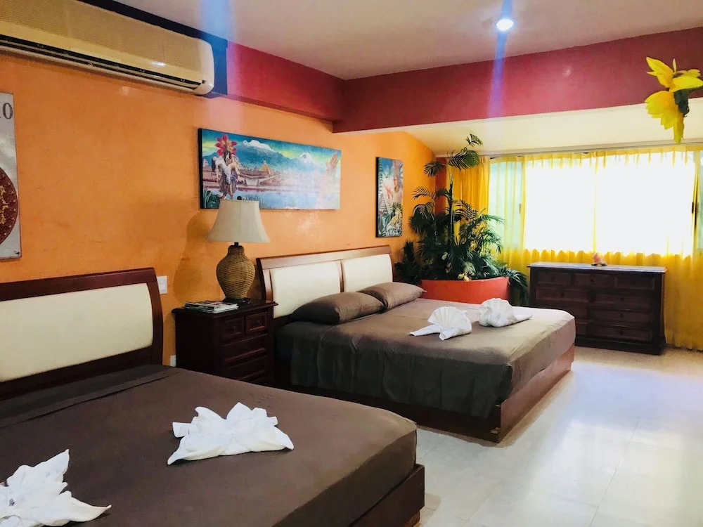 Beautiful 8 People Townhouse Villa Located in Playacar Phase 2