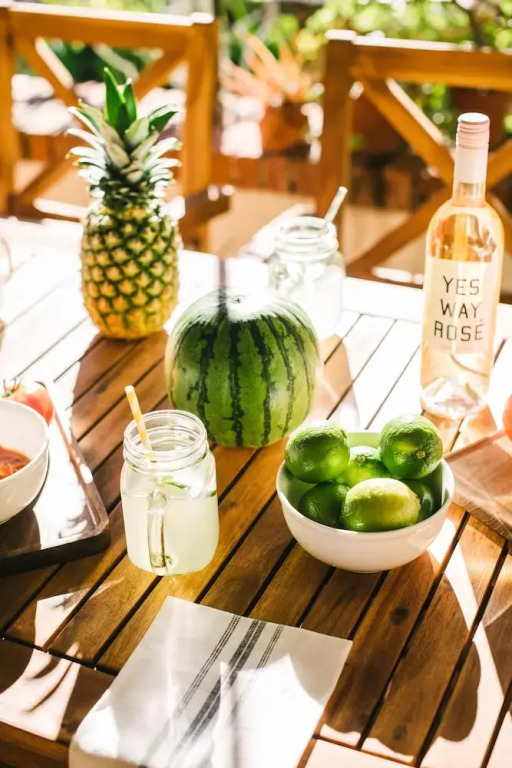 Frida by AvantStay | Sleeps 16! Prvt Estate w/ Tennis Ct & Mins to Beach!