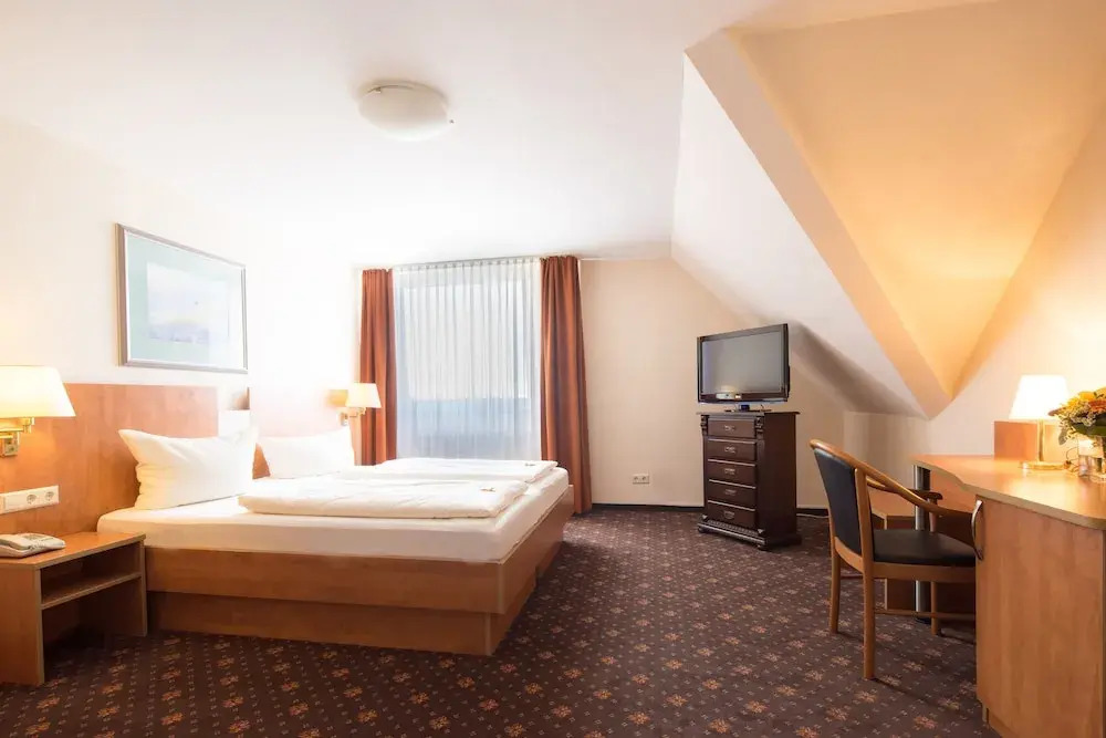 Maximilian Hotel & Apartments Weil am Rhein / Basel