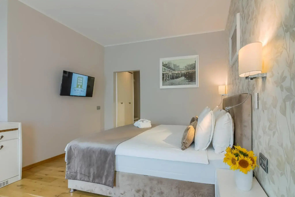 New Era Hotel Old Town - parking with fee nearby - NOT at the hotel
