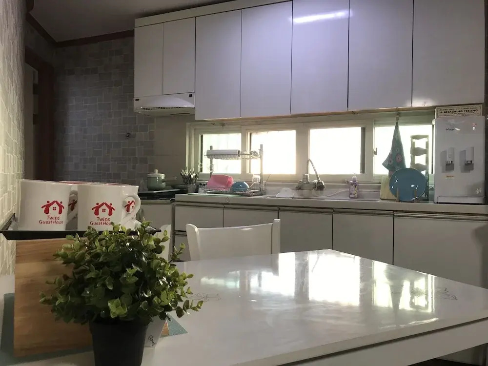 Twins Guesthouse 2