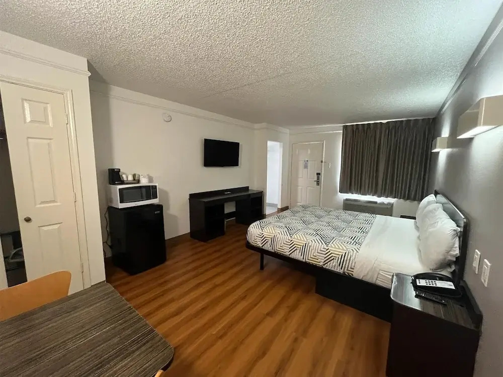 Studio 6 Suites Euless, TX - DFW West