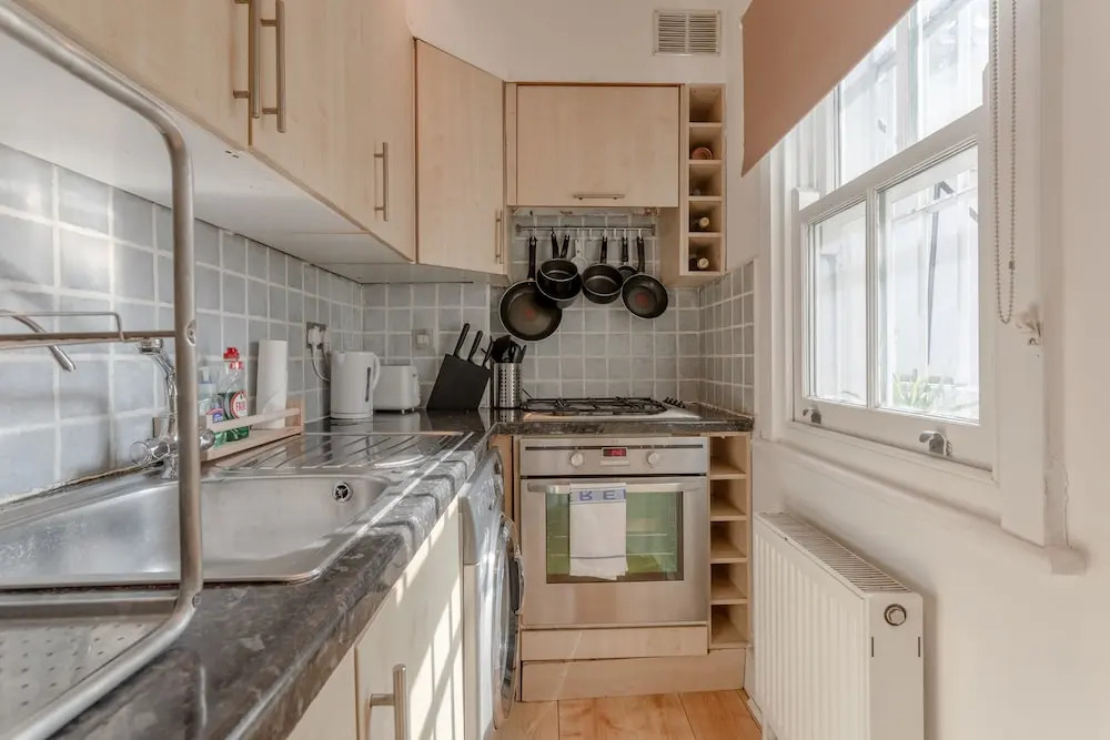 Cosy 1 Bed Basement Flat in Shepherds Bush