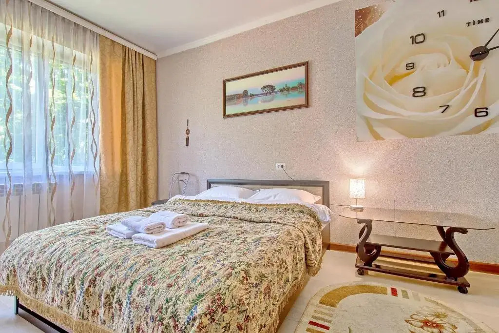 Cozy apartment on Rozybakiev 145. Atakent