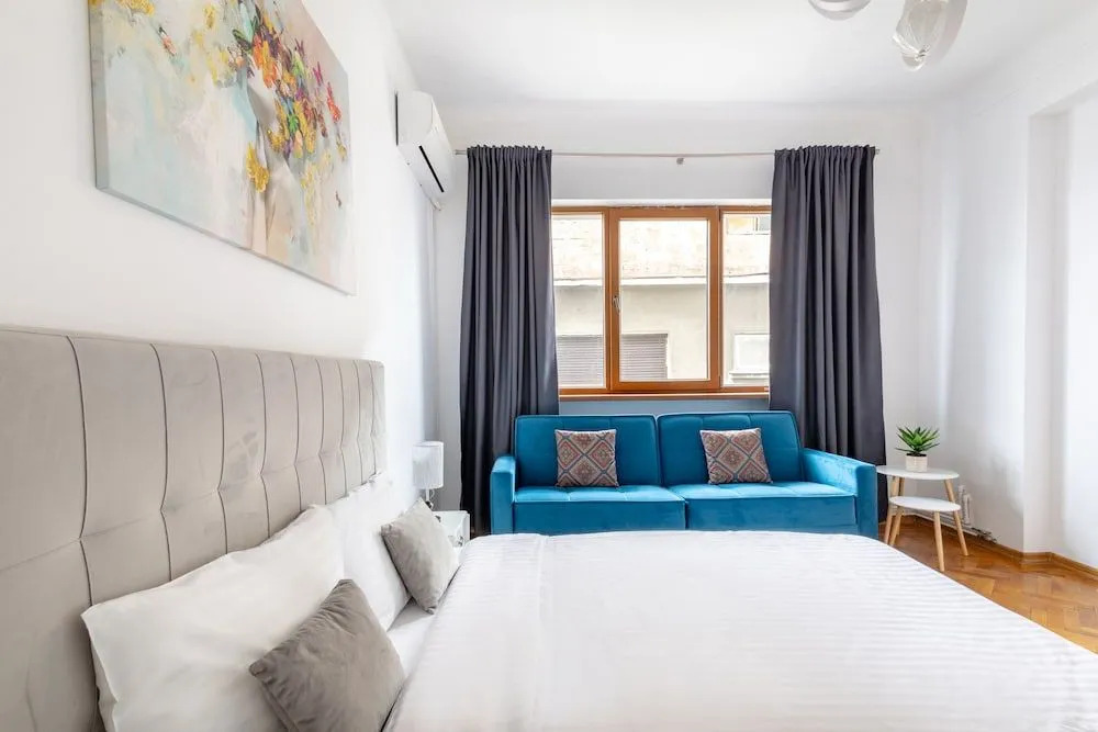 Downtown Victoria Apartments By CityBookings